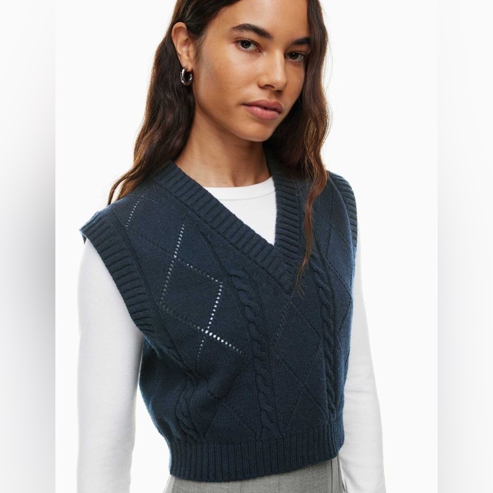Aritzia Sunday Best Winston Sweater Vest Merino Wool Blend Size Medium